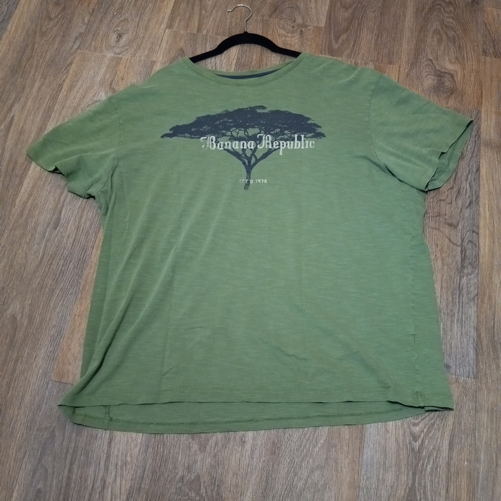 Banana Republic Graphic Tee XXL